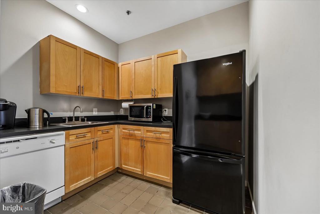 3883 CONNECTICUT AVENUE NW Unit: 215