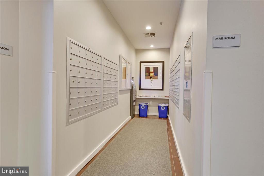 3883 CONNECTICUT AVENUE NW Unit: 215