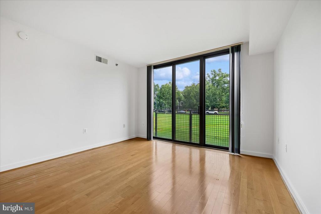 3883 CONNECTICUT AVENUE NW Unit: 215