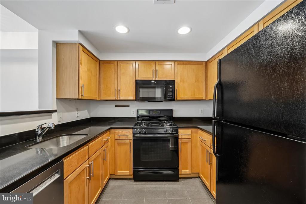3883 CONNECTICUT AVENUE NW Unit: 215