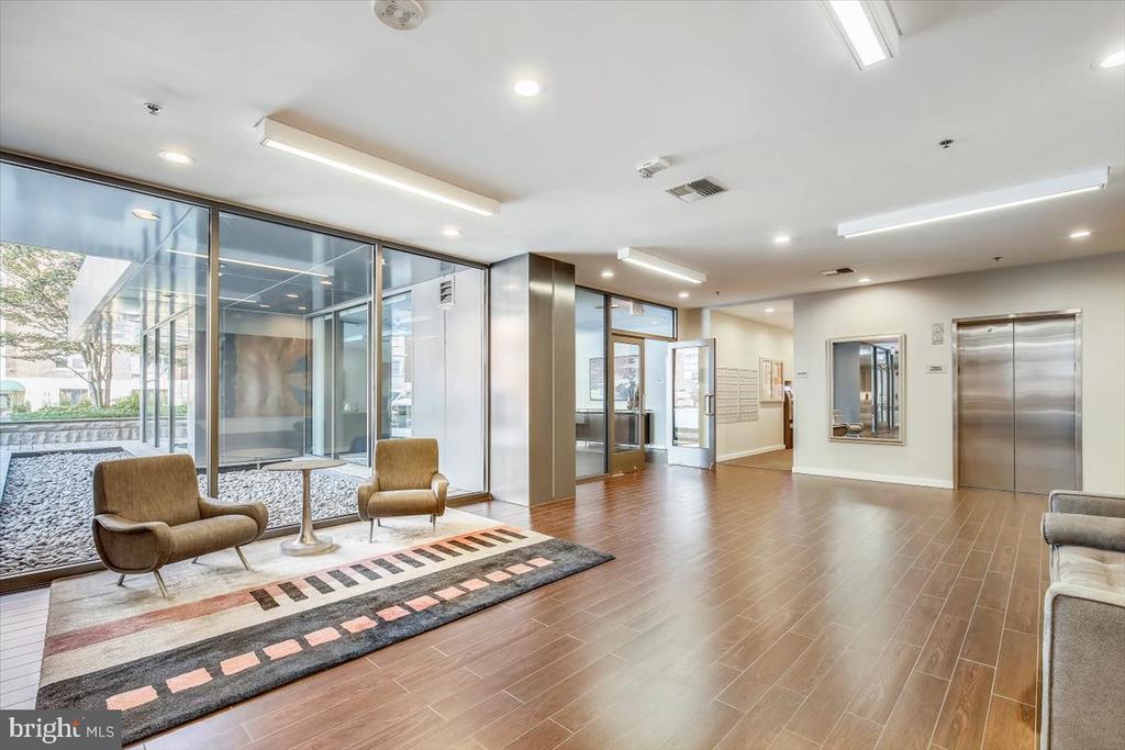 3883 CONNECTICUT AVENUE NW Unit: 215