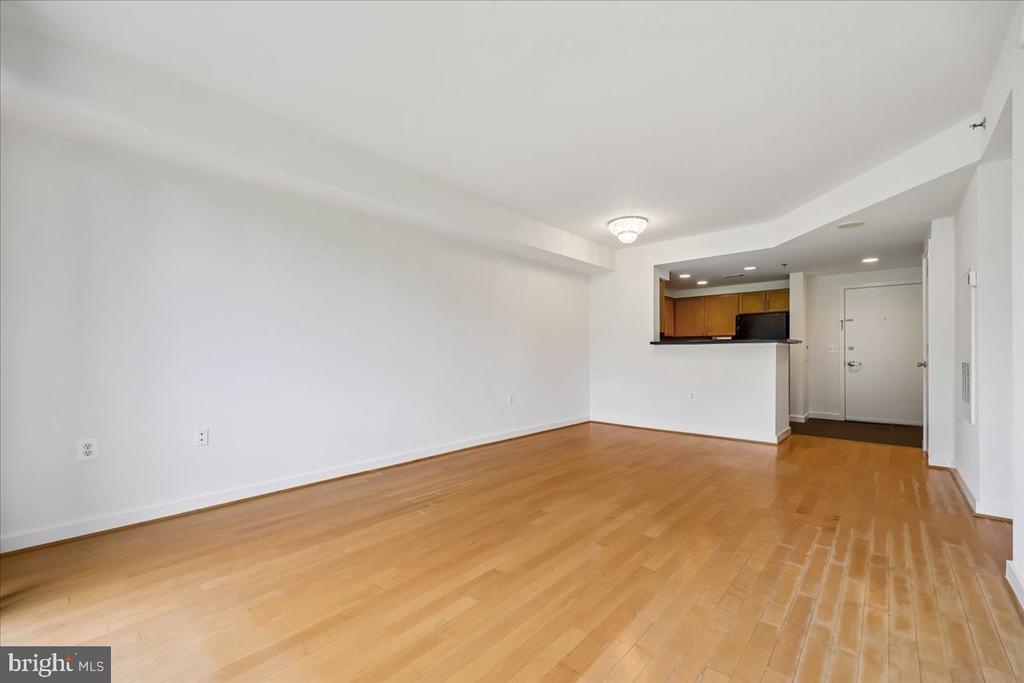 3883 CONNECTICUT AVENUE NW Unit: 215