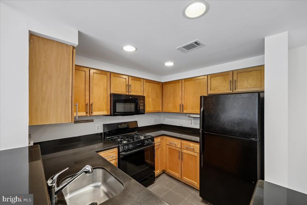 3883 CONNECTICUT AVENUE NW Unit: 215