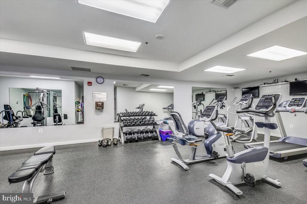 3883 CONNECTICUT AVENUE NW Unit: 215