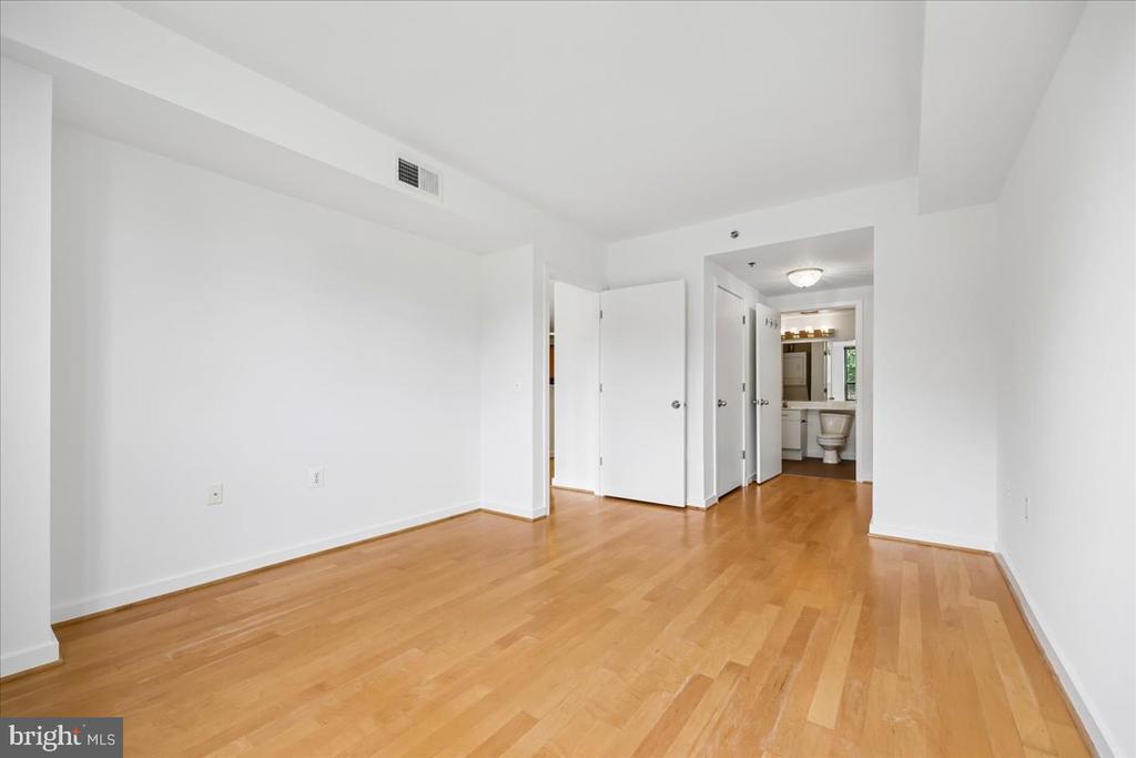 3883 CONNECTICUT AVENUE NW Unit: 215
