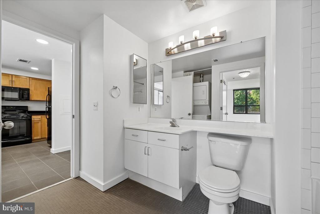 3883 CONNECTICUT AVENUE NW Unit: 215