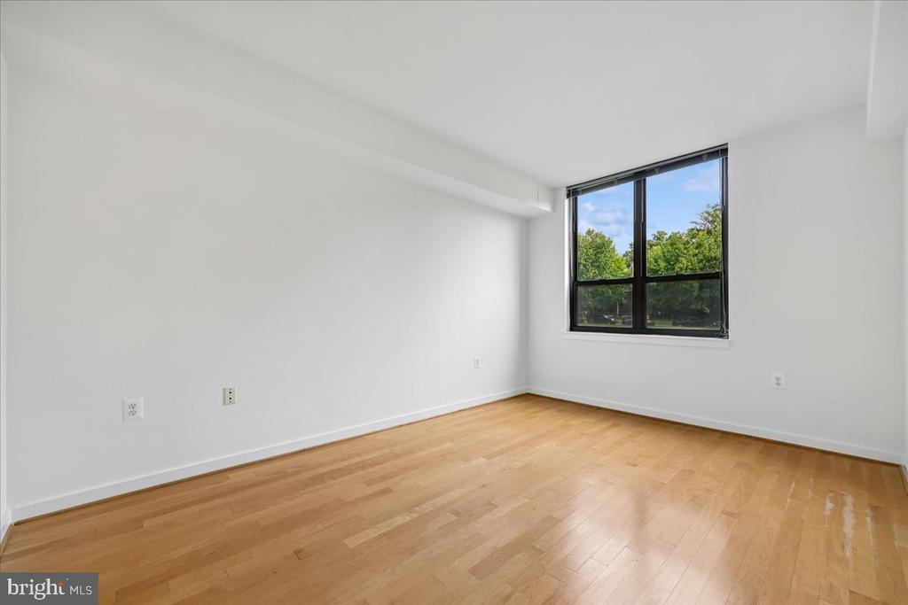 3883 CONNECTICUT AVENUE NW Unit: 215