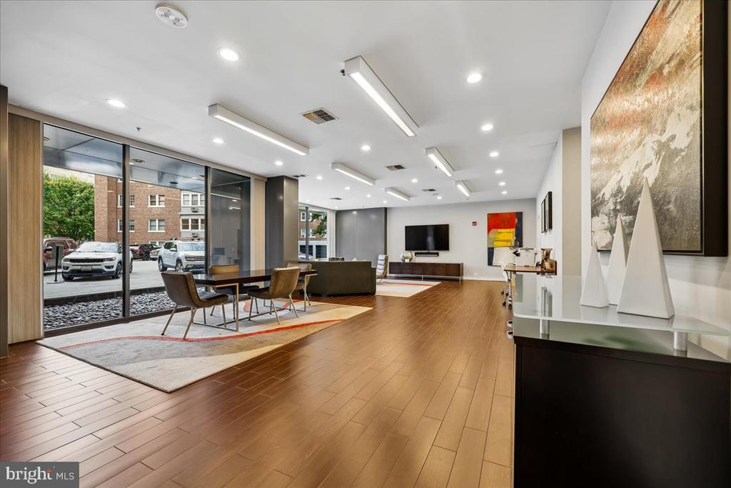 3883 CONNECTICUT AVENUE NW Unit: 215