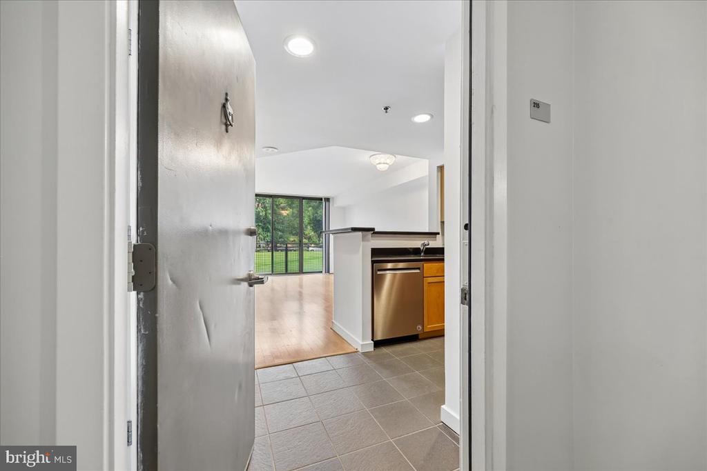 3883 CONNECTICUT AVENUE NW Unit: 215