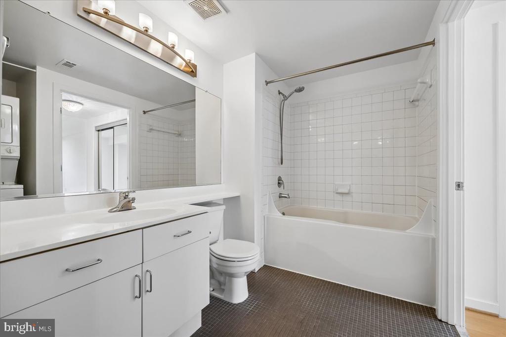 3883 CONNECTICUT AVENUE NW Unit: 215