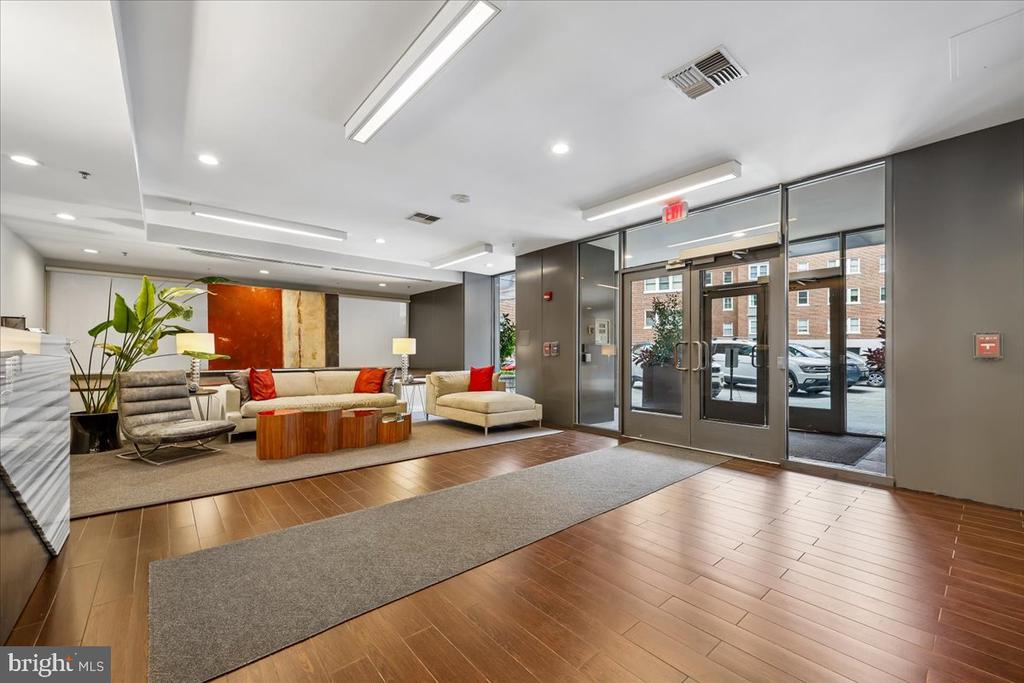 3883 CONNECTICUT AVENUE NW Unit: 215