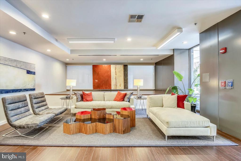 3883 CONNECTICUT AVENUE NW Unit: 215