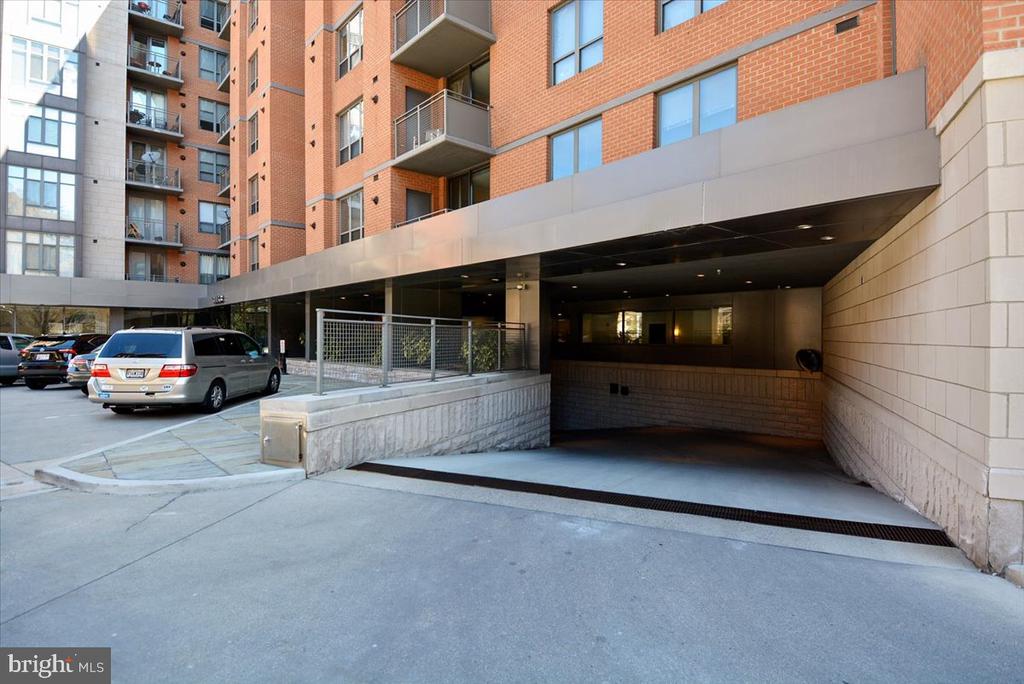 3883 CONNECTICUT AVENUE NW Unit: 215