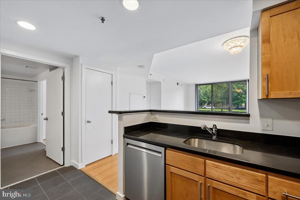 3883 CONNECTICUT AVENUE NW Unit: 215