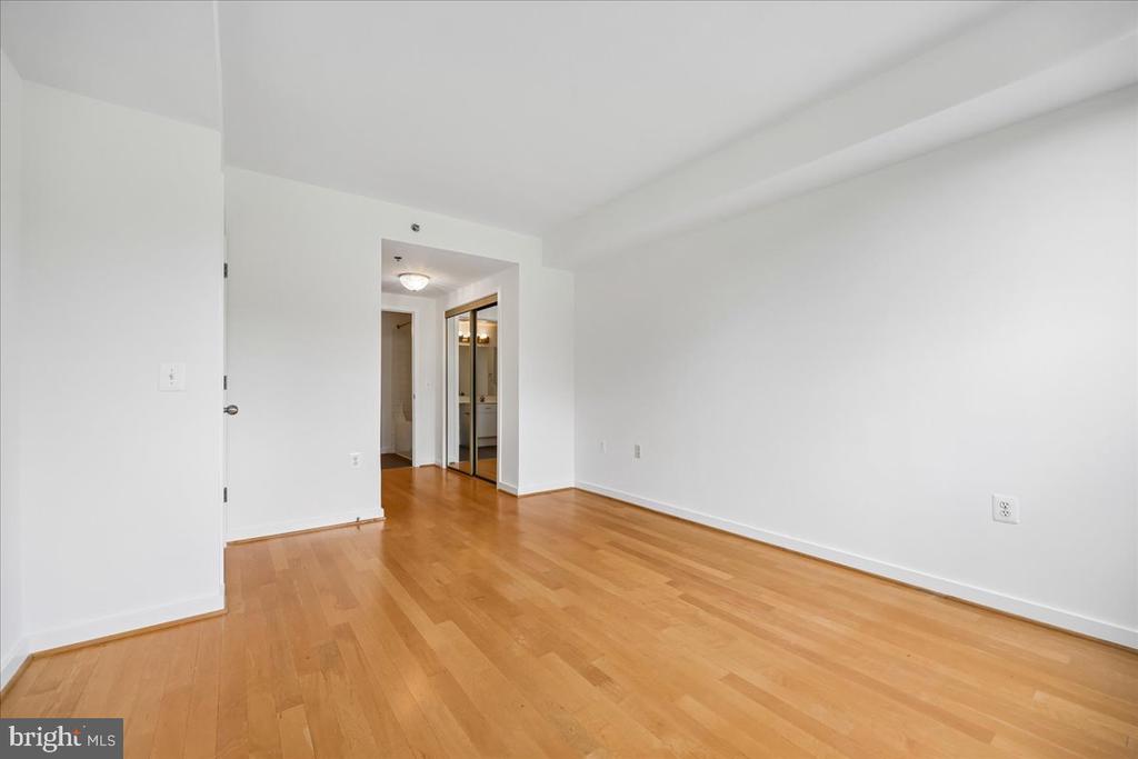 3883 CONNECTICUT AVENUE NW Unit: 215