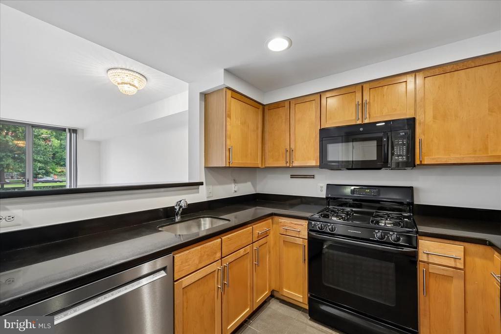3883 CONNECTICUT AVENUE NW Unit: 215