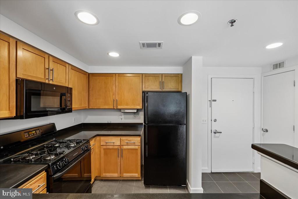 3883 CONNECTICUT AVENUE NW Unit: 215