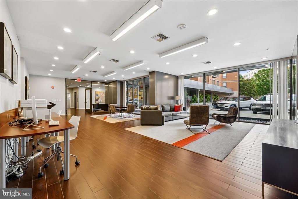 3883 CONNECTICUT AVENUE NW Unit: 215