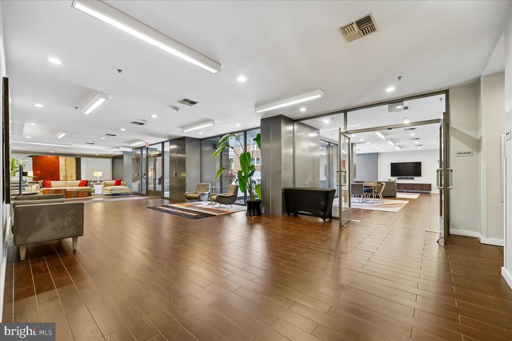 3883 CONNECTICUT AVENUE NW Unit: 215