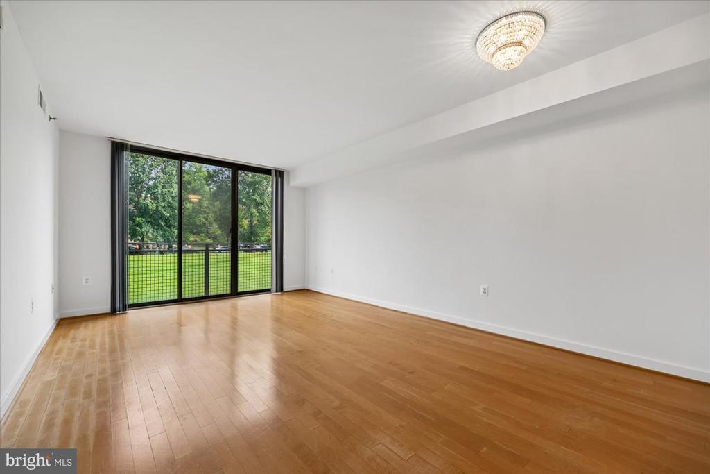 3883 CONNECTICUT AVENUE NW Unit: 215