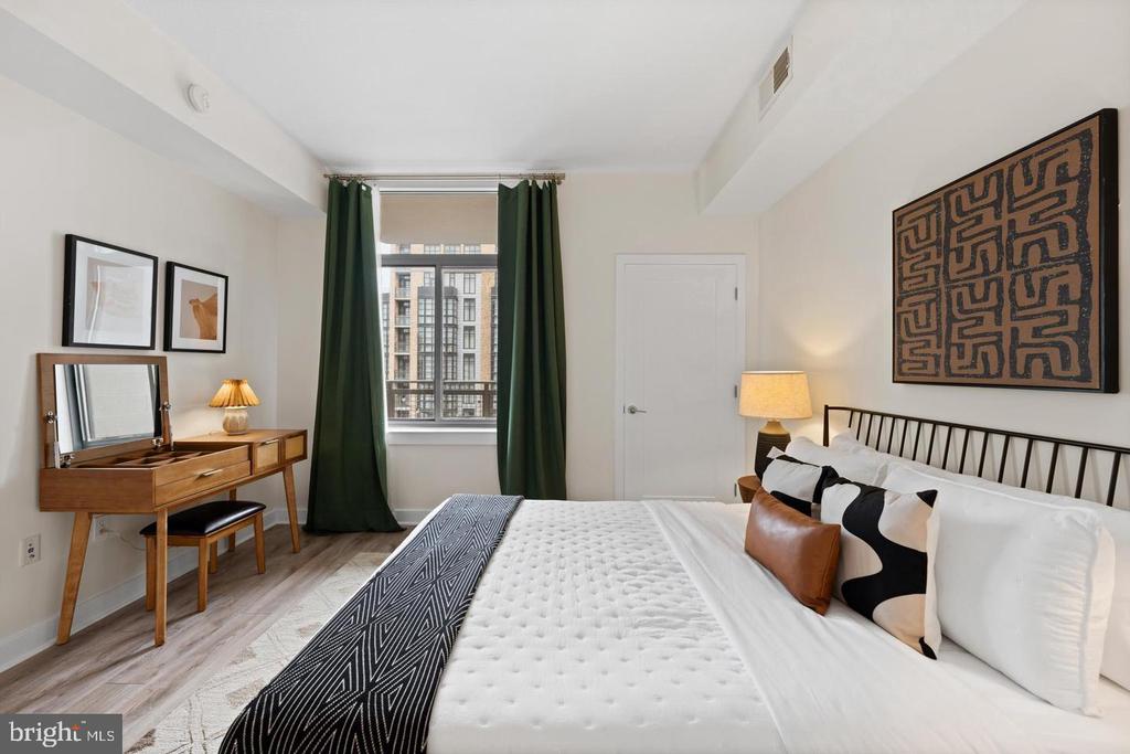 460 NEW YORK NW Unit: 802