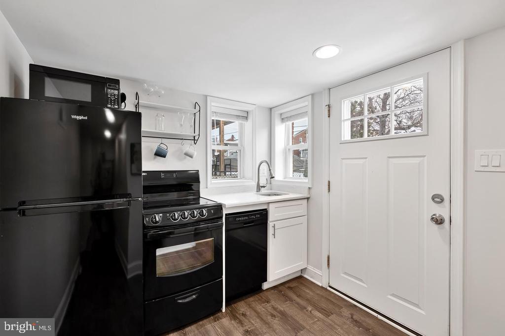 5027 11TH STREET NE