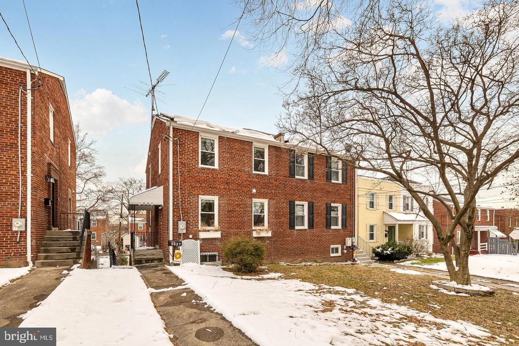 5027 11TH STREET NE