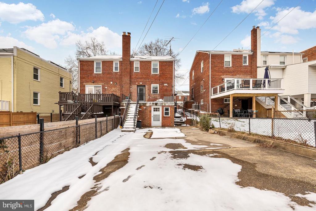 5027 11TH STREET NE