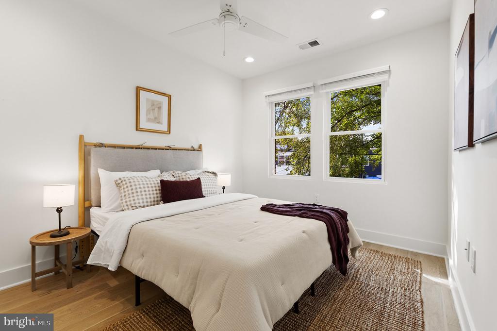 1711 LANG PLACE NE