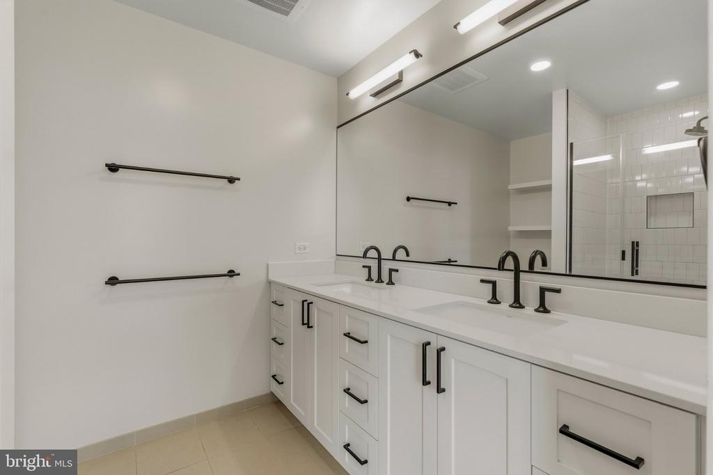 1211 VAN STREET SE Unit: 818