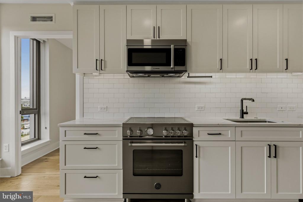 1211 VAN STREET SE Unit: 818
