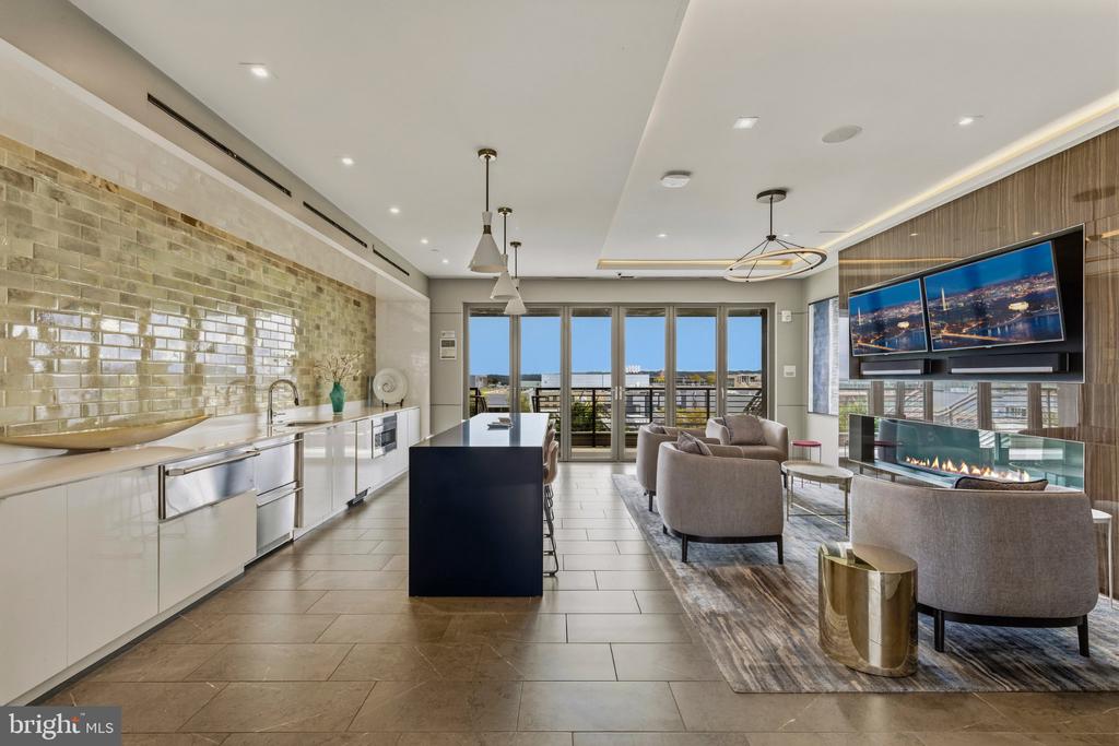 1211 VAN STREET SE Unit: 818