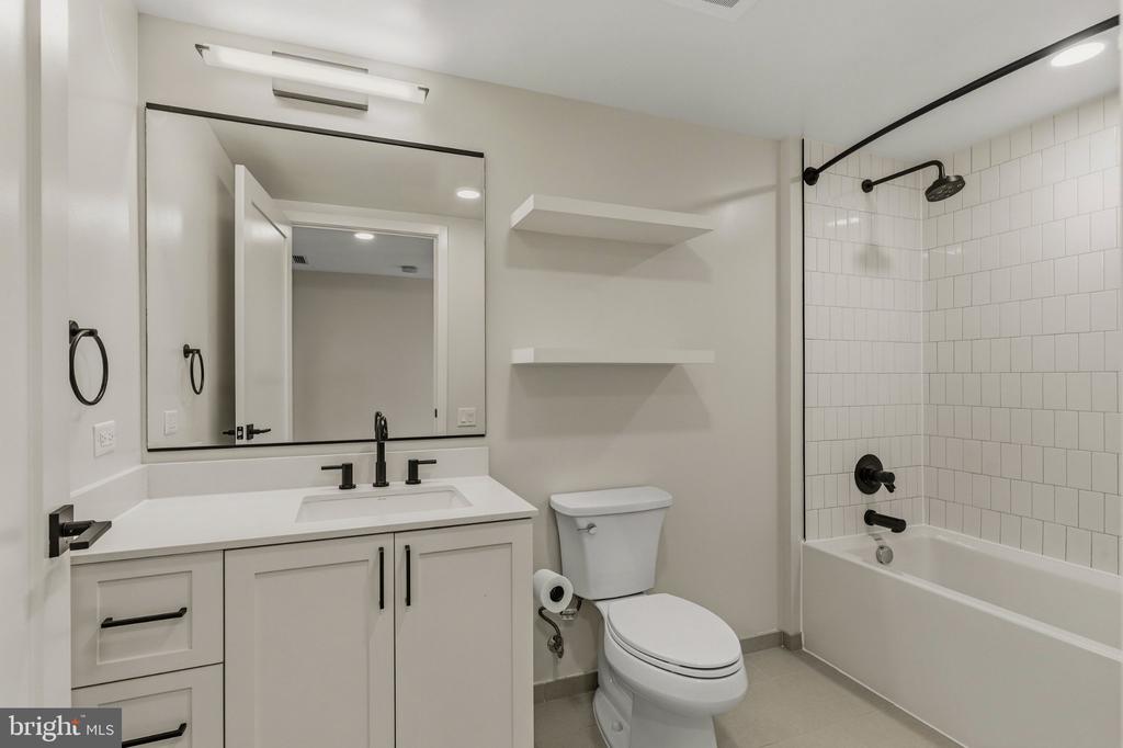 1211 VAN STREET SE Unit: 818
