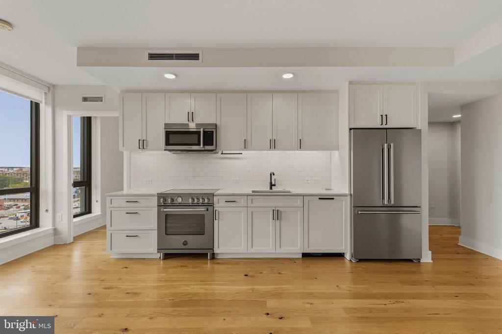 1211 VAN STREET SE Unit: 818