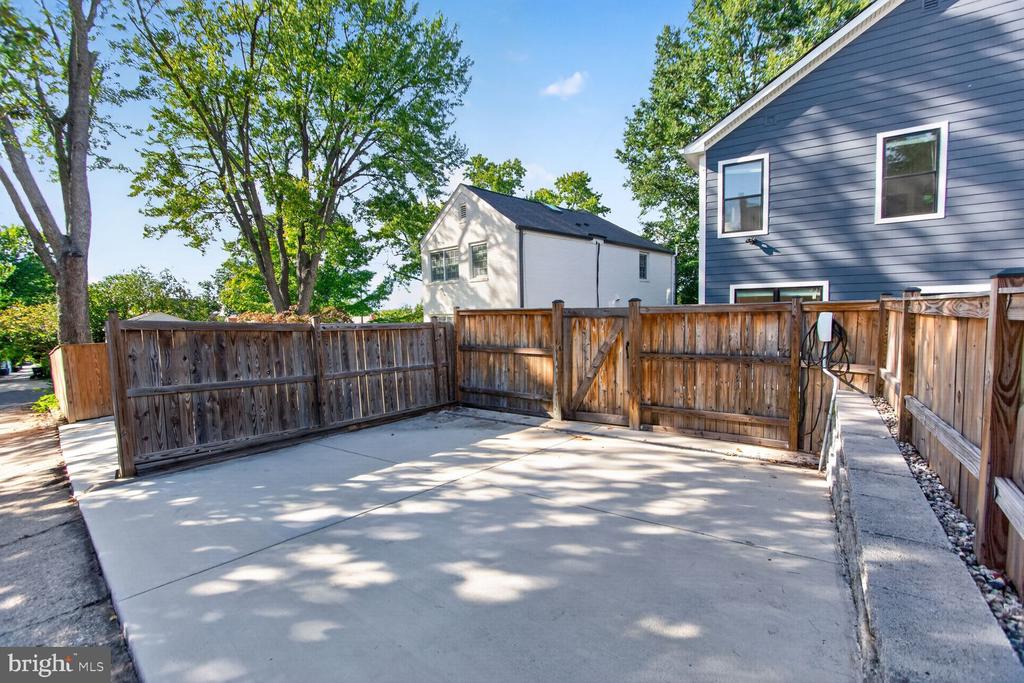 4244 ALTON PLACE NW