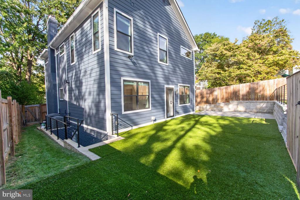 4244 ALTON PLACE NW