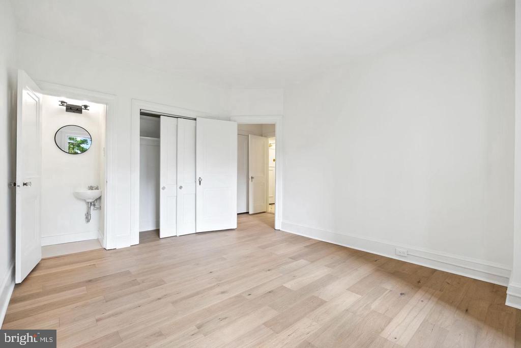 4000 CATHEDRAL AVENUE NW Unit: 6B