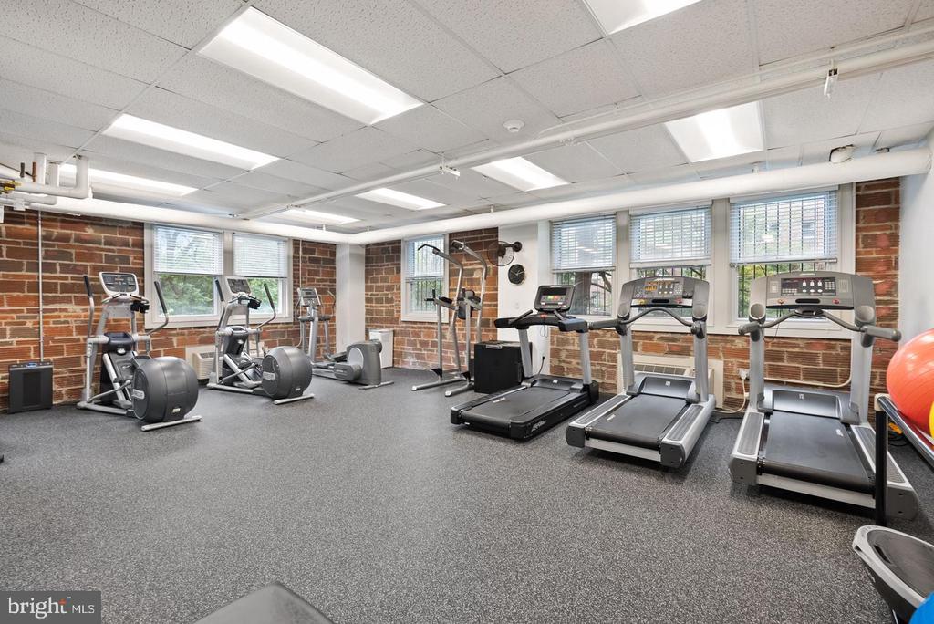 4000 CATHEDRAL AVENUE NW Unit: 6B