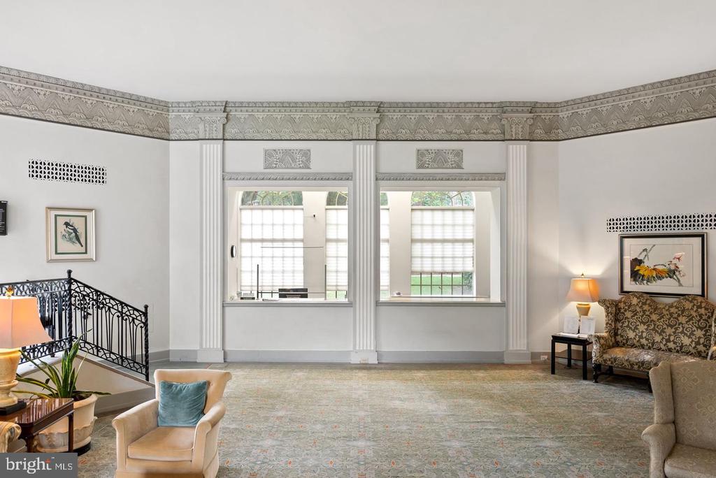 4000 CATHEDRAL AVENUE NW Unit: 6B