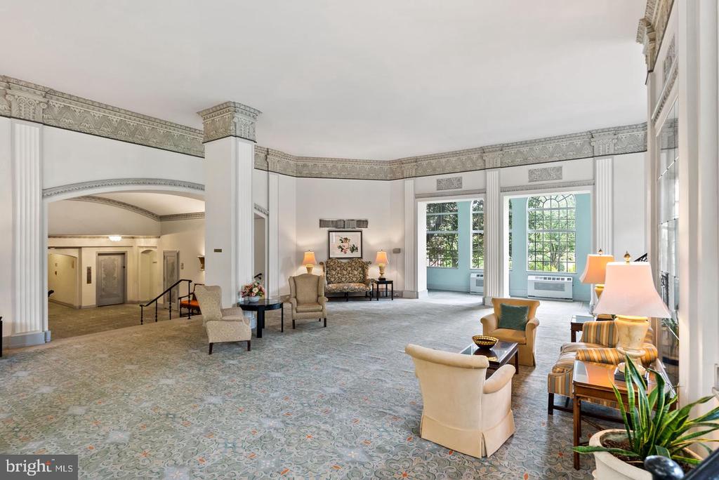 4000 CATHEDRAL AVENUE NW Unit: 6B