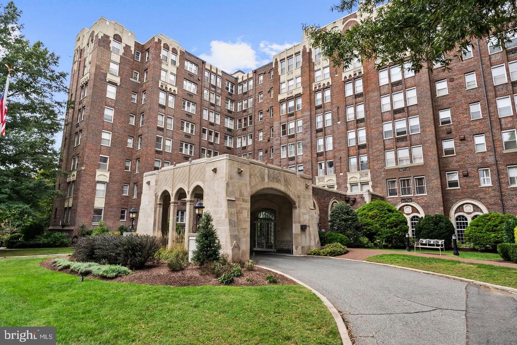 4000 CATHEDRAL AVENUE NW Unit: 6B