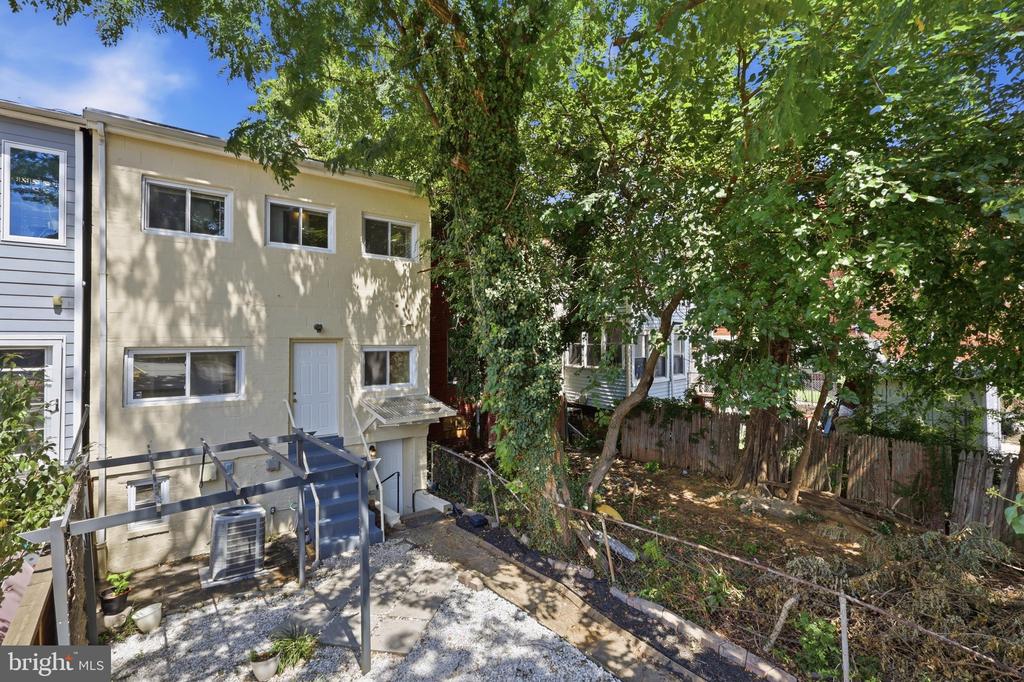 608 KENYON STREET NW Unit: A