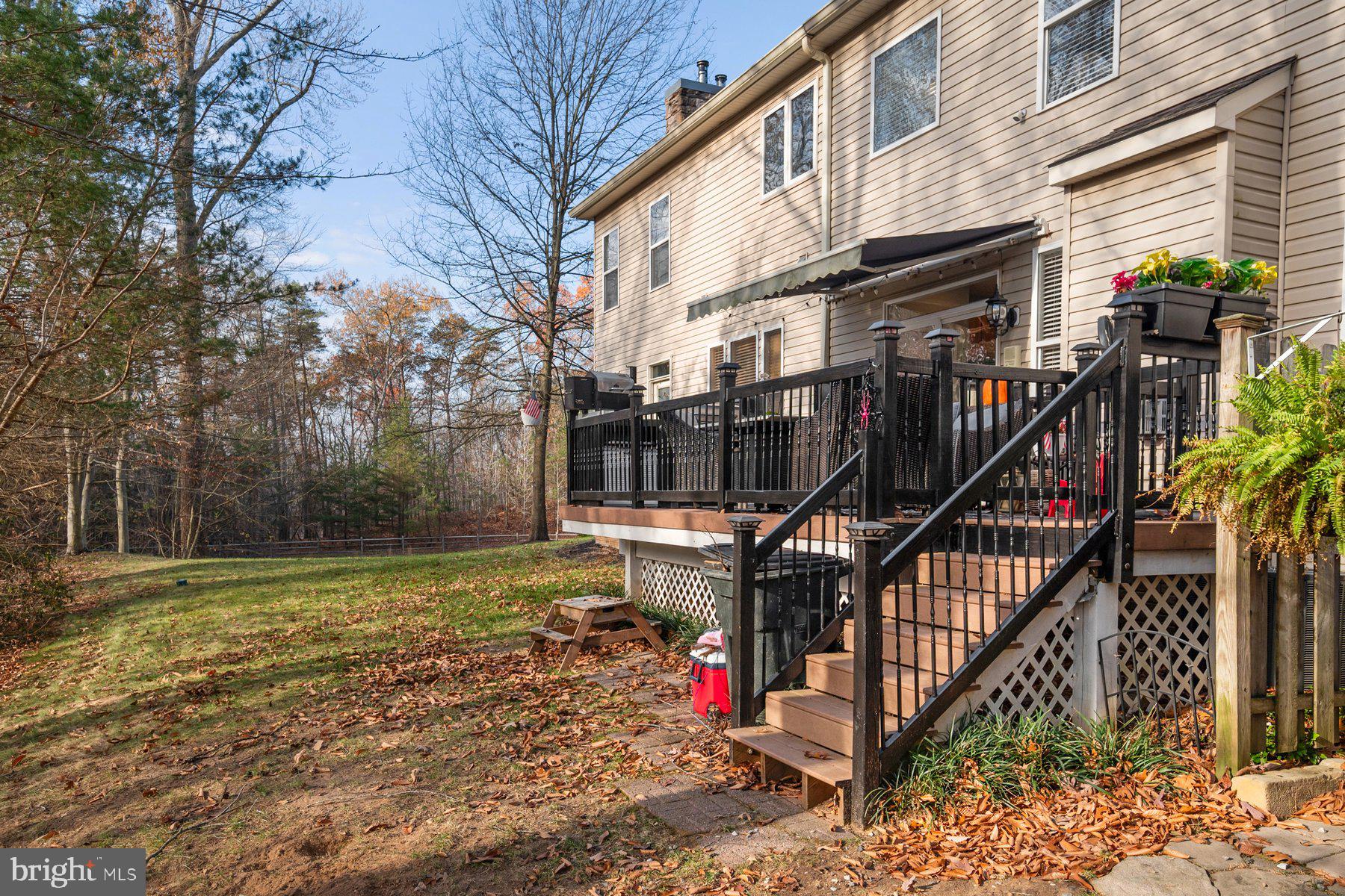 857 THICKET COURT