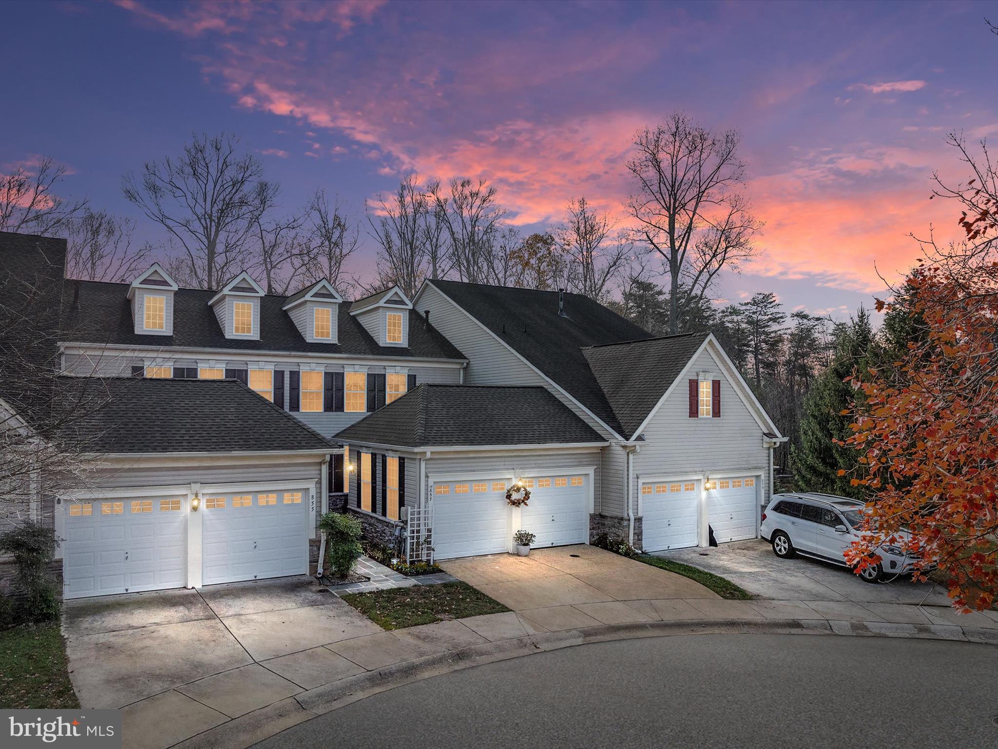 857 THICKET COURT