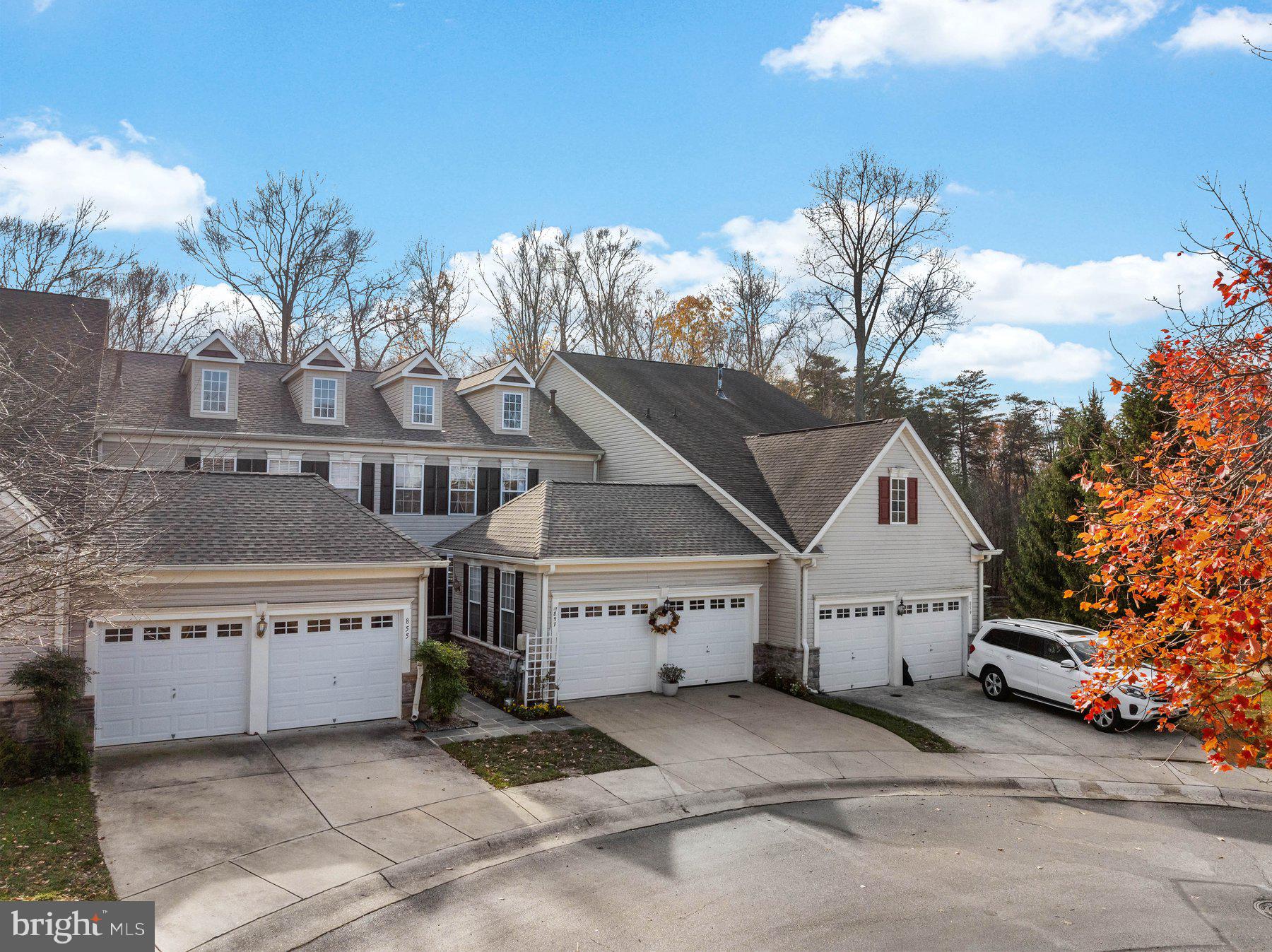 857 THICKET COURT