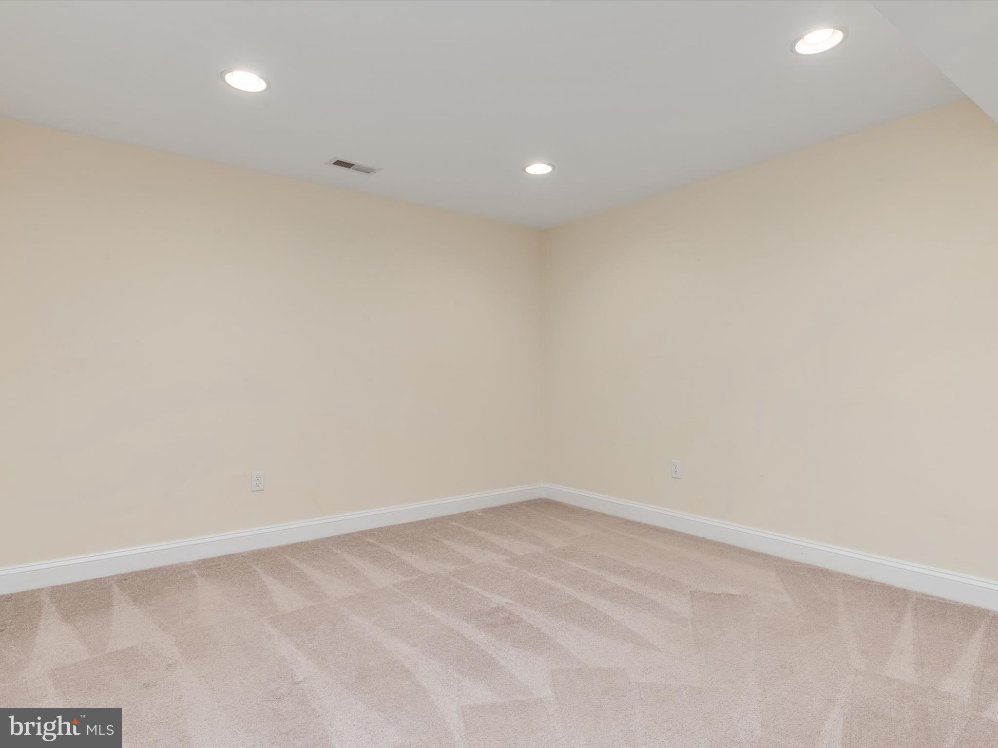 857 THICKET COURT