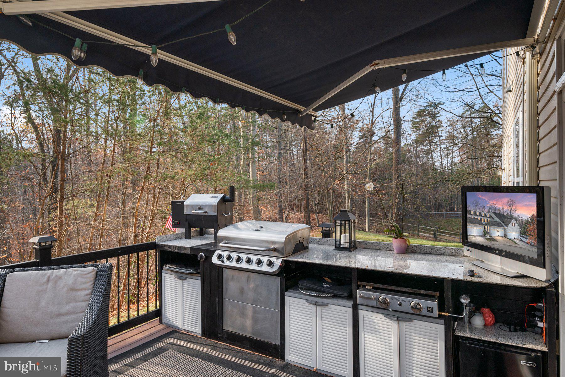 857 THICKET COURT
