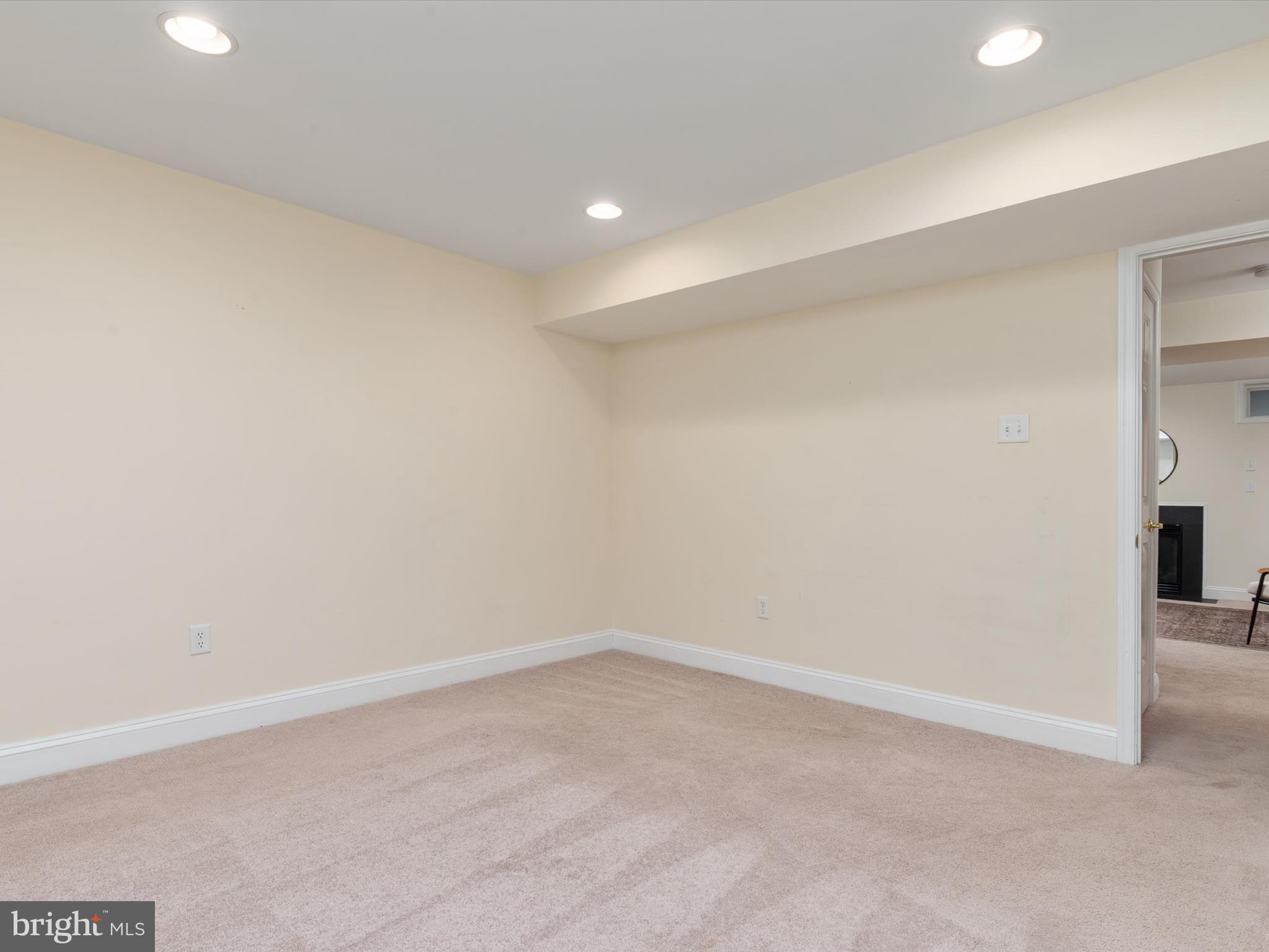 857 THICKET COURT