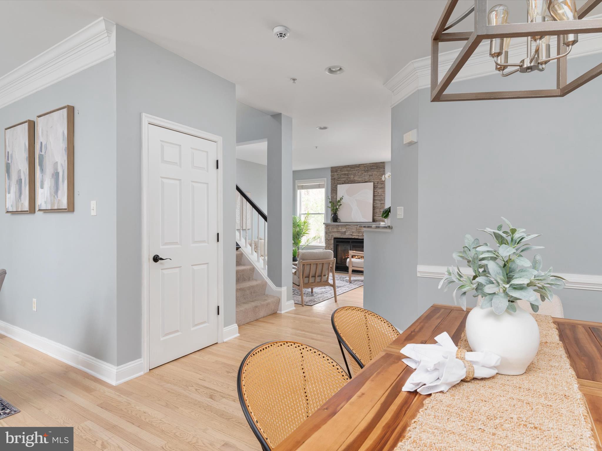 857 THICKET COURT