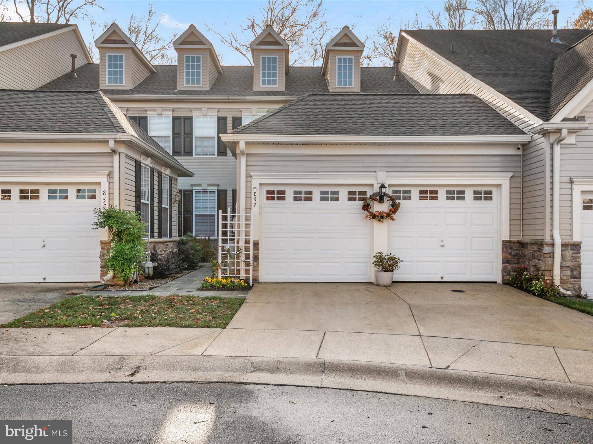 857 THICKET COURT